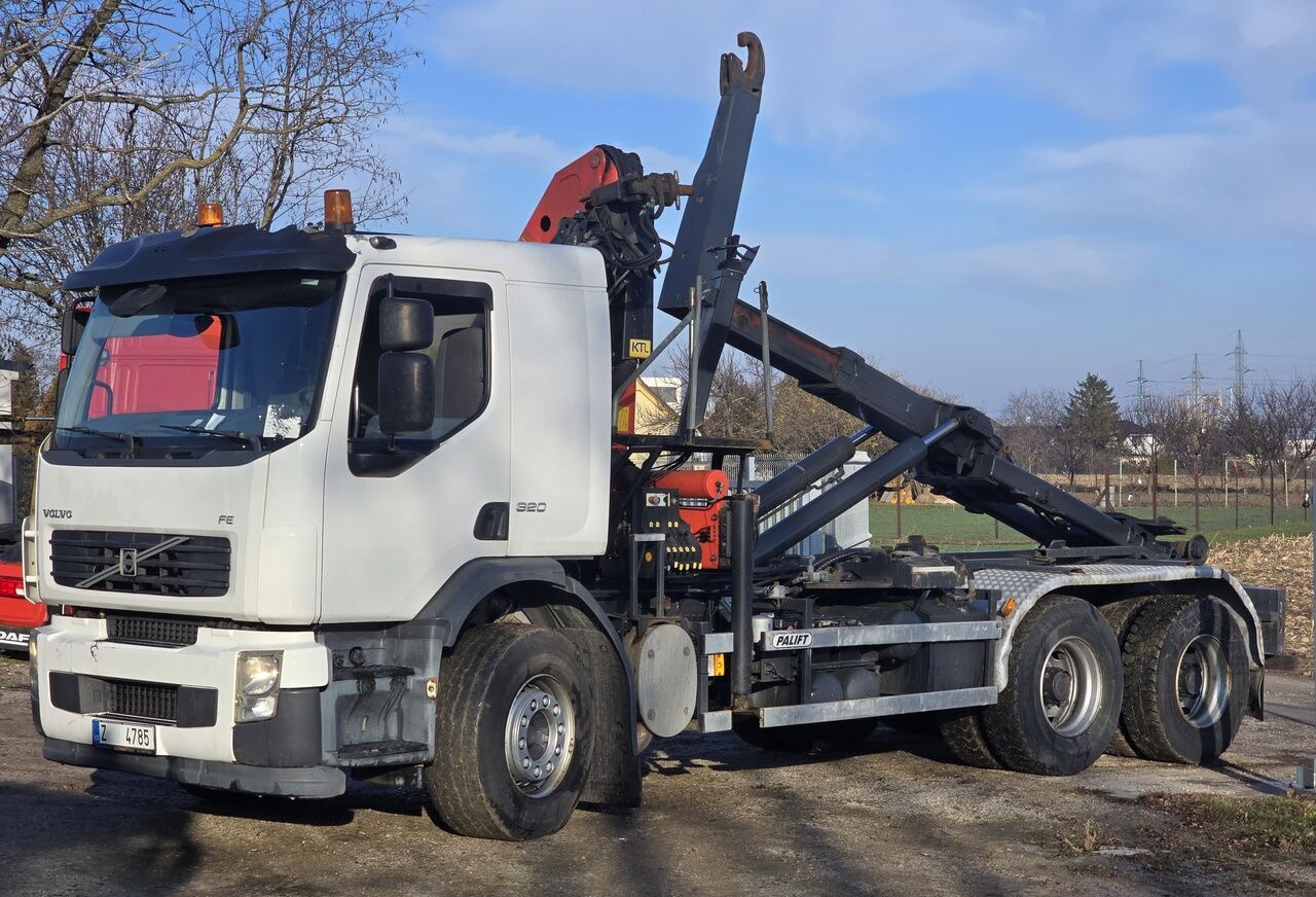 Volvo FE 320 HOOK SYSTEM LITTLE WEELBASE TOP CRANE PALFINGER - 吊钩升降车, 起重车:图1 Volvo FE 320 HOOK SYSTEM LITTLE WEELBASE TOP CRANE PALFINGER - 吊钩升降车, 起重车:图1