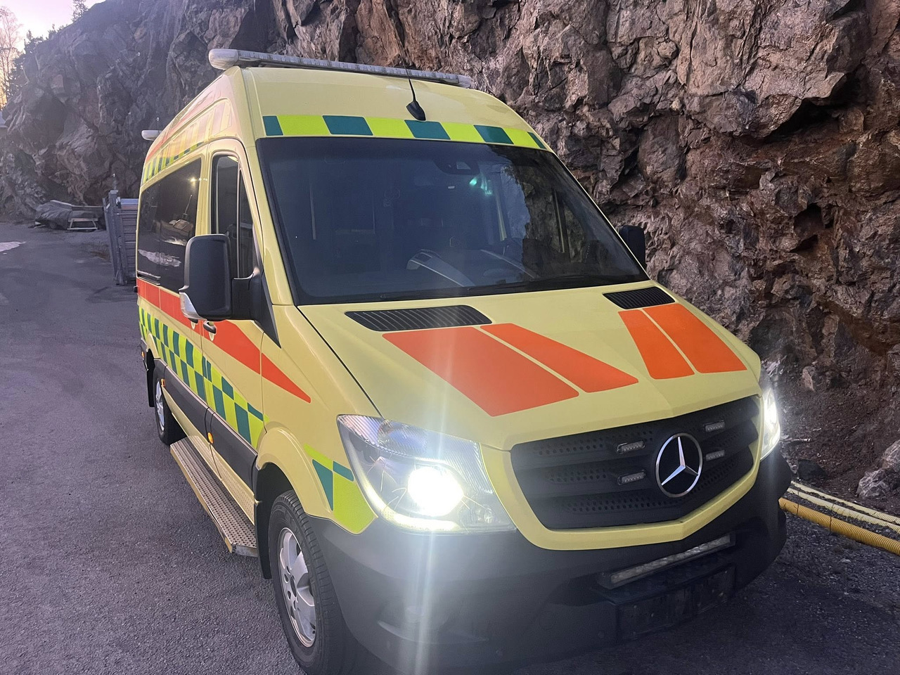MERCEDES-BENZ Sprinter 319 - Light AMBULANCE / shvydka dopomo - 救护车:图3 MERCEDES-BENZ Sprinter 319 - Light AMBULANCE / shvydka dopomo - 救护车:图3