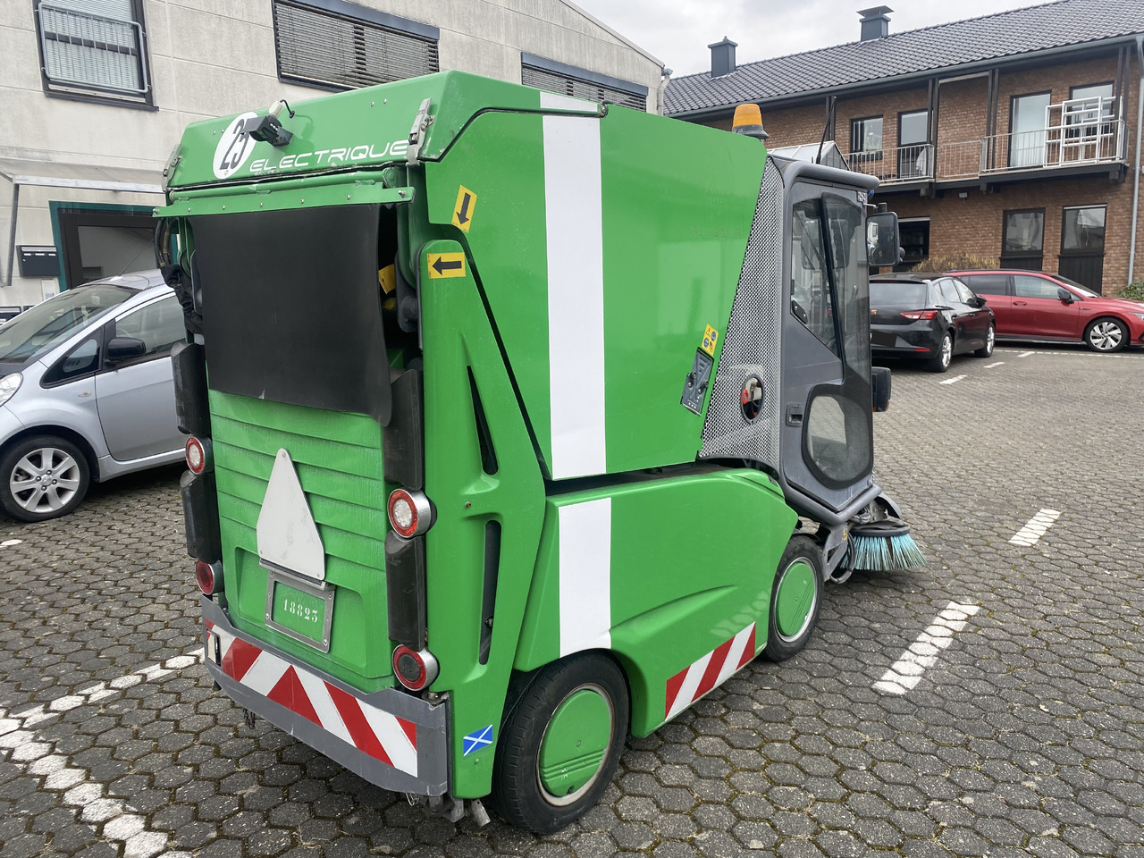 TENNANT Green Machines 500 ZE electric 500 ZE - 道路清扫机:图2 TENNANT Green Machines 500 ZE electric 500 ZE - 道路清扫机:图2