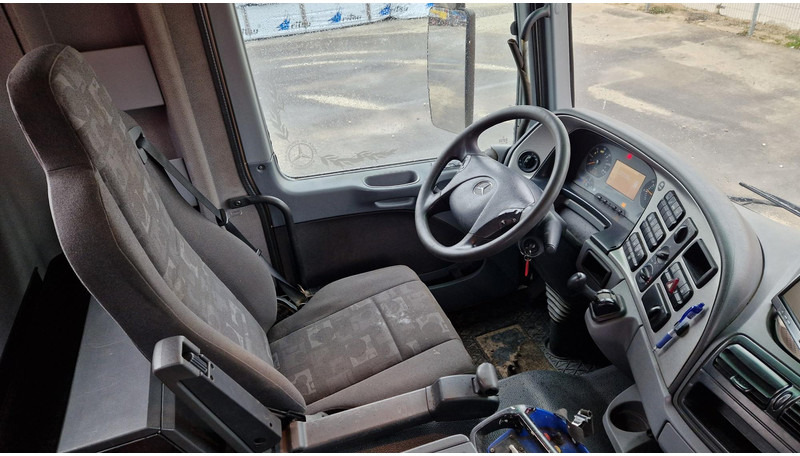 Interior photo 1: Mercedes-Benz ACTROS 2544L 6X2*4 HMF 1420K4 2012 租赁 Mercedes-Benz ACTROS 2544L 6X2*4 HMF 1420K4 2012
