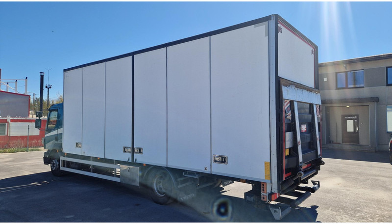 Volvo FL260 4X2 - 厢式卡车:图4 Volvo FL260 4X2 - 厢式卡车:图4