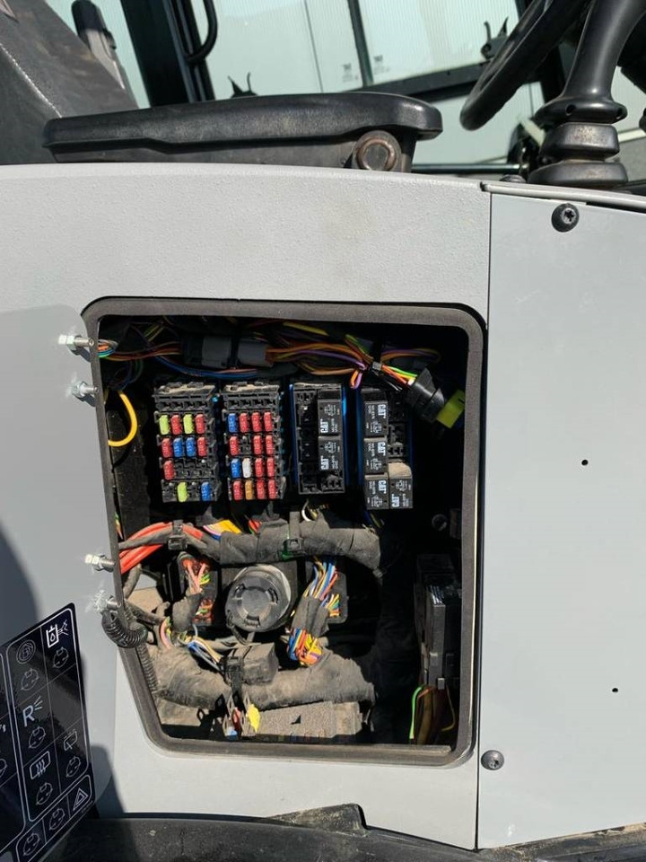 轮式装载机 CAT 906:图16 轮式装载机 CAT 906:图16