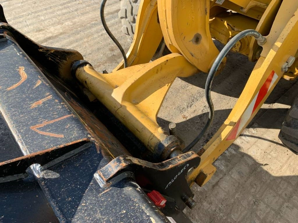 轮式装载机 CAT 906:图23 轮式装载机 CAT 906:图23