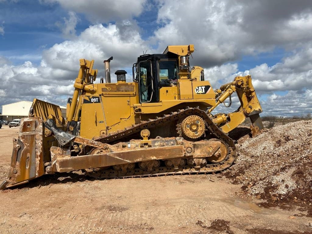 CAT D 9 T (CE Certified / New Undercarriage) - 推土机:图2 CAT D 9 T (CE Certified / New Undercarriage) - 推土机:图2