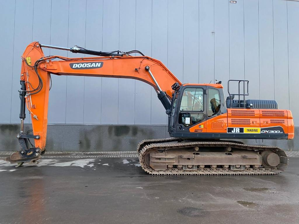 Doosan DX 300 LC-7 - 履带式挖掘机:图1 Doosan DX 300 LC-7 - 履带式挖掘机:图1