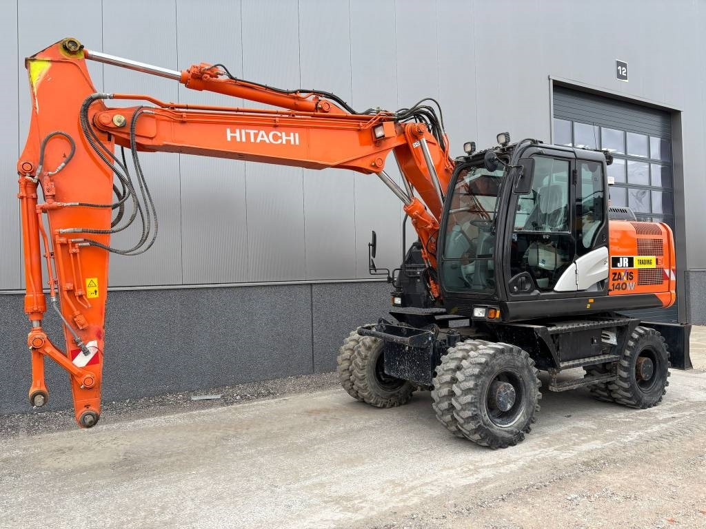 Hitachi ZX 140 W-5B - 轮式挖掘机:图2 Hitachi ZX 140 W-5B - 轮式挖掘机:图2