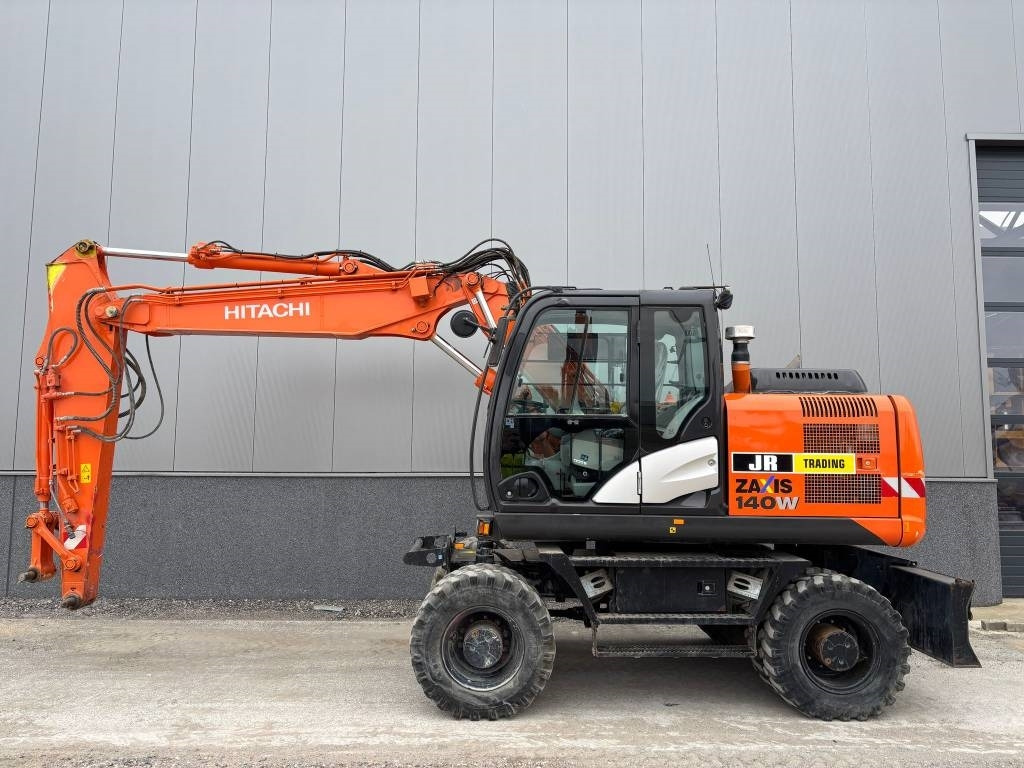 Hitachi ZX 140 W-5B - 轮式挖掘机:图1 Hitachi ZX 140 W-5B - 轮式挖掘机:图1