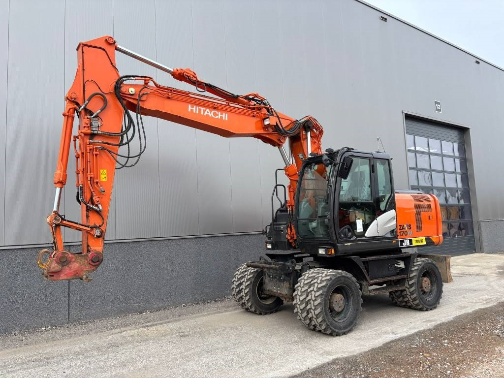 Hitachi ZX 170 W-5 B (low hours/new tires) - 轮式挖掘机:图2 Hitachi ZX 170 W-5 B (low hours/new tires) - 轮式挖掘机:图2
