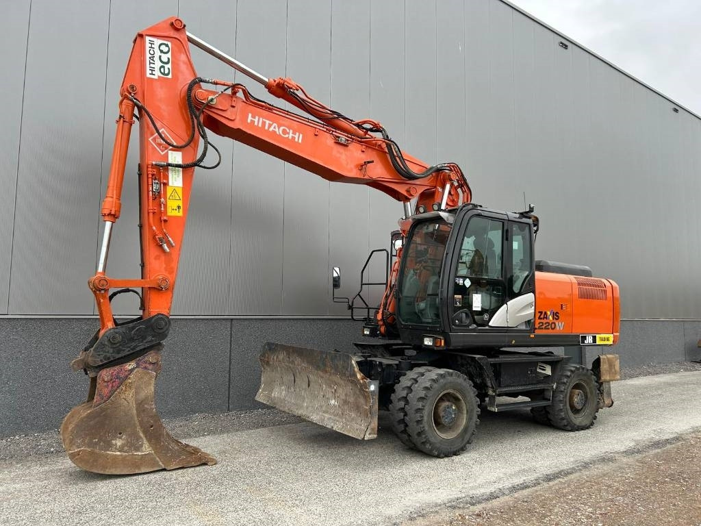Hitachi ZX220W-5B - 轮式挖掘机:图2 Hitachi ZX220W-5B - 轮式挖掘机:图2