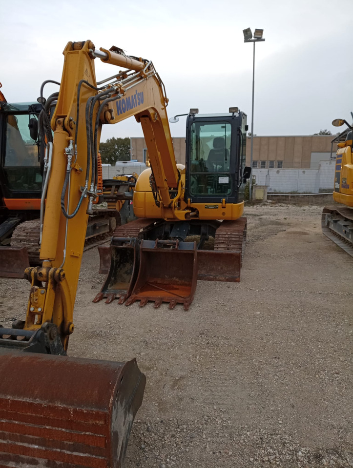 KOMATSU PC80MR-5 - 履带式挖掘机:图1 KOMATSU PC80MR-5 - 履带式挖掘机:图1