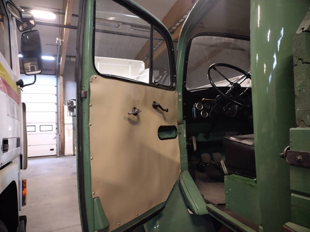 Mercedes-Benz 4x4 Kippilava,museo rekisterissä - 翻斗车:图5 Mercedes-Benz 4x4 Kippilava,museo rekisterissä - 翻斗车:图5