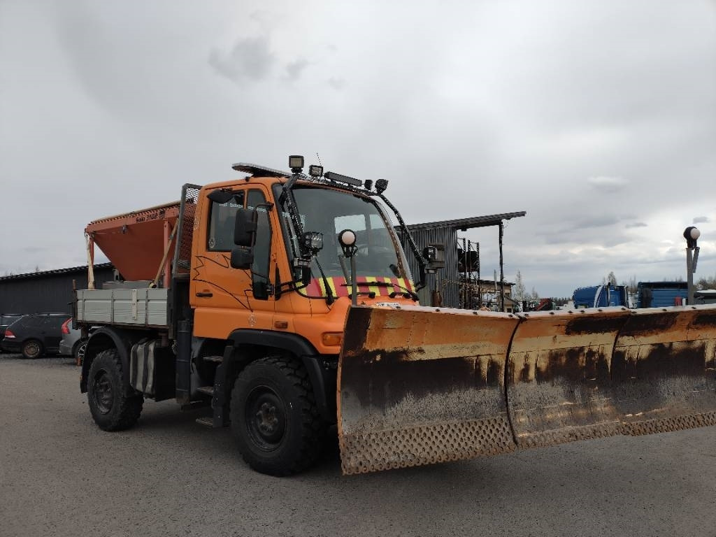 Mercedes-Benz Unimog ,hiekoitin,aura,kippilava - 除雪车:图2 Mercedes-Benz Unimog ,hiekoitin,aura,kippilava - 除雪车:图2