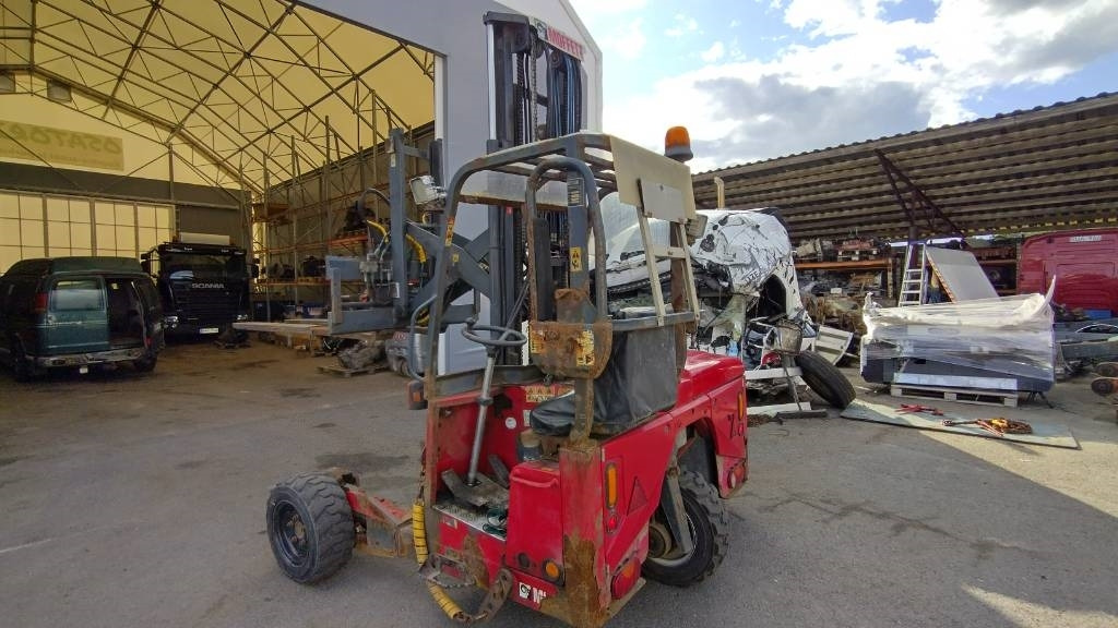 Moffett M4 25.4 ajoneuvotrukki - 随车叉车:图2 Moffett M4 25.4 ajoneuvotrukki - 随车叉车:图2