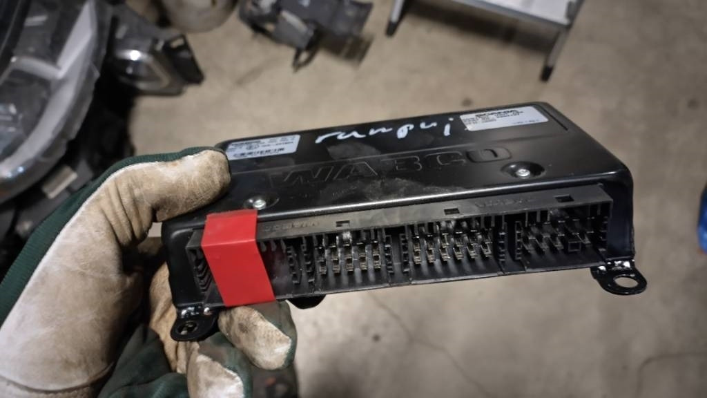 Scania ABS control unit - 电气系统 适用于 卡车:图3 Scania ABS control unit - 电气系统 适用于 卡车:图3