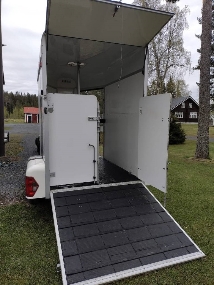 Umeå A45 Hevostraileri, etupurku - 牲畜运输拖车:图4 Umeå A45 Hevostraileri, etupurku - 牲畜运输拖车:图4