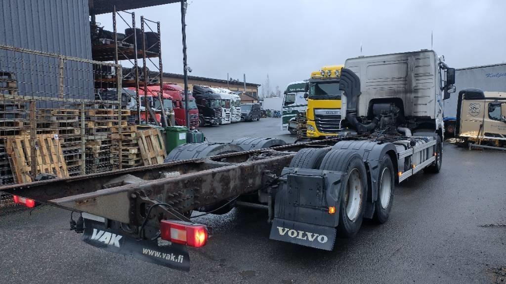 Volvo FH13 6x2 alusta, manuaalivaihteisto  - 驾驶室底盘卡车:图3 Volvo FH13 6x2 alusta, manuaalivaihteisto  - 驾驶室底盘卡车:图3