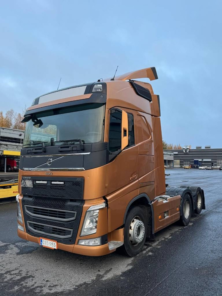 Volvo FH13 6x2 takateli, täysilmaj. - 牵引车:图1 Volvo FH13 6x2 takateli, täysilmaj. - 牵引车:图1