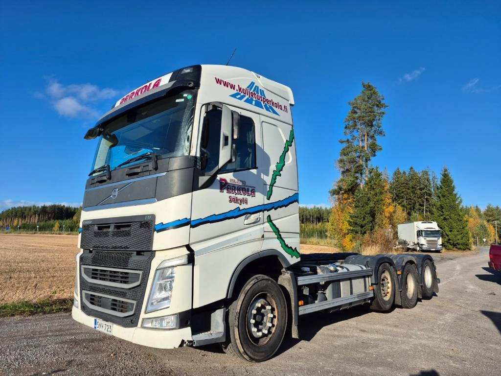 Volvo FH500 8x2 alusta - 驾驶室底盘卡车:图1 Volvo FH500 8x2 alusta - 驾驶室底盘卡车:图1