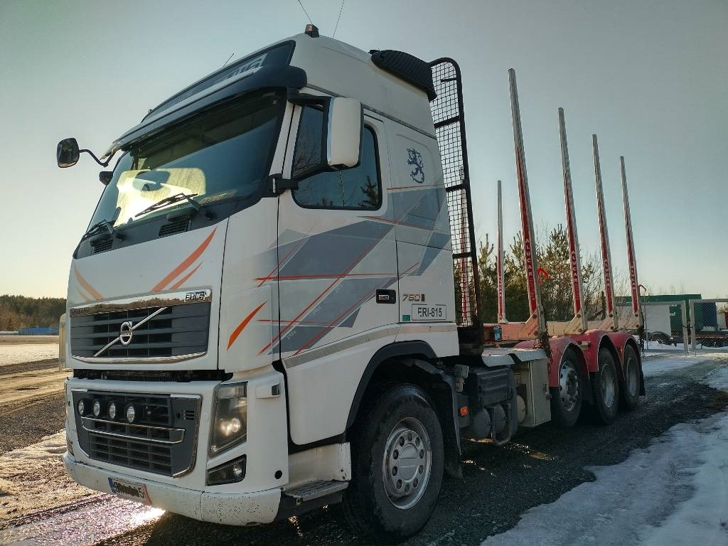 Volvo FH750 puuvarustus, napaperät,trippeli - 木材运输车:图1 Volvo FH750 puuvarustus, napaperät,trippeli - 木材运输车:图1