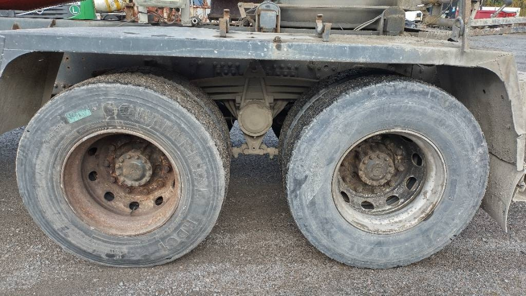 Volvo FM9 8x4 full steel,manual, mixer - 罐车:图5 Volvo FM9 8x4 full steel,manual, mixer - 罐车:图5