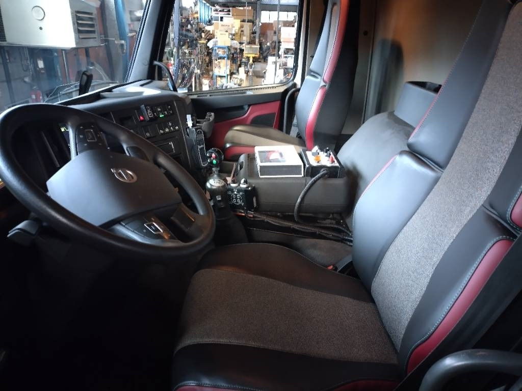 箕斗装载车 Volvo FMX370 6x2 av3700mm multilift vaijerilaite:图7 箕斗装载车 Volvo FMX370 6x2 av3700mm multilift vaijerilaite:图7