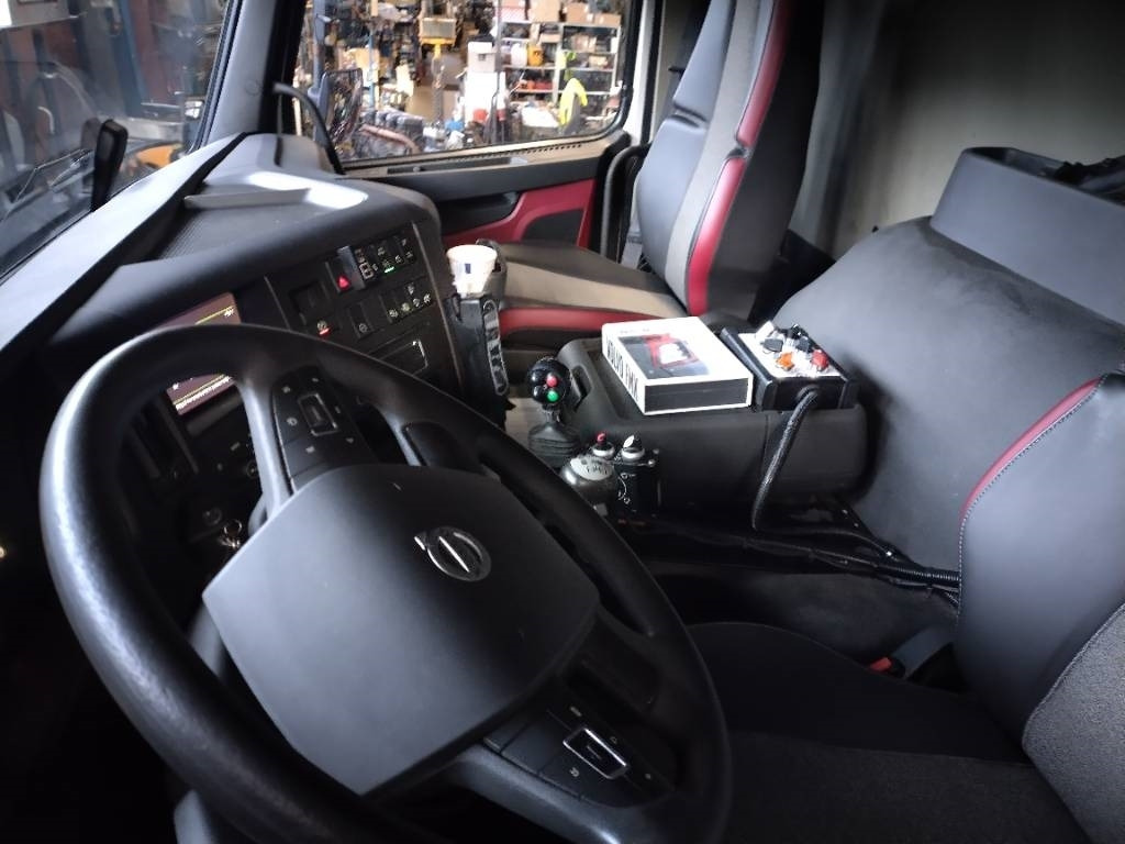 箕斗装载车 Volvo FMX370 6x2 av3700mm multilift vaijerilaite:图8 箕斗装载车 Volvo FMX370 6x2 av3700mm multilift vaijerilaite:图8