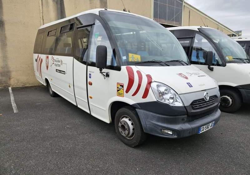 Irisbus WING / 34 MIEJSCA/ KLIMA DLA KIEROWCY/ 3 SZTUKI - 小型巴士, 小型客车:图4 Irisbus WING / 34 MIEJSCA/ KLIMA DLA KIEROWCY/ 3 SZTUKI - 小型巴士, 小型客车:图4