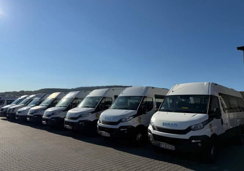 Iveco DAILY / CRAFTER / SPRINTER / WING / 23 MIEJSCA - 小型巴士, 小型客车:图1 Iveco DAILY / CRAFTER / SPRINTER / WING / 23 MIEJSCA - 小型巴士, 小型客车:图1