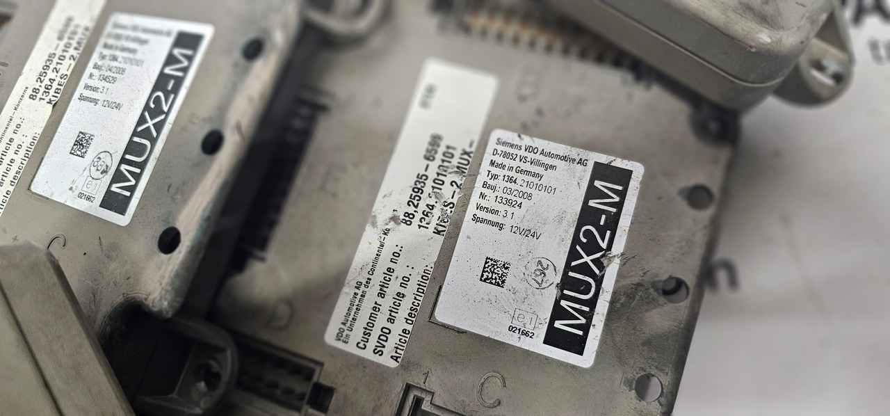 SCANIA SCANIA T, P, G, R, L, S, MUX2-M control unit, MUX2 - M, Ecu Scania F K N-Series Coach Trucks, SOLARIS, NOS Continental Automotive Multiplex Node MUX2-B D-78052, Multiplex MUX2-M VDO Siemens Truck Coac - ECU 适用于 卡车:图2 SCANIA SCANIA T, P, G, R, L, S, MUX2-M control unit, MUX2 - M, Ecu Scania F K N-Series Coach Trucks, SOLARIS, NOS Continental Automotive Multiplex Node MUX2-B D-78052, Multiplex MUX2-M VDO Siemens Truck Coac - ECU 适用于 卡车:图2