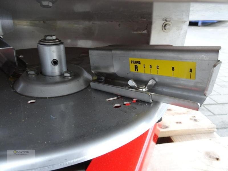新的 肥料撒施机 Vemac Zweischeibenstreuer 2000KG Streuer Winterdienst Traktor NEU：图16