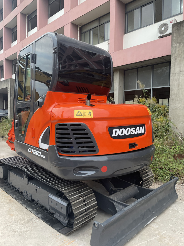 DOOSAN DX60-9C - 履带式挖掘机:图1 DOOSAN DX60-9C - 履带式挖掘机:图1