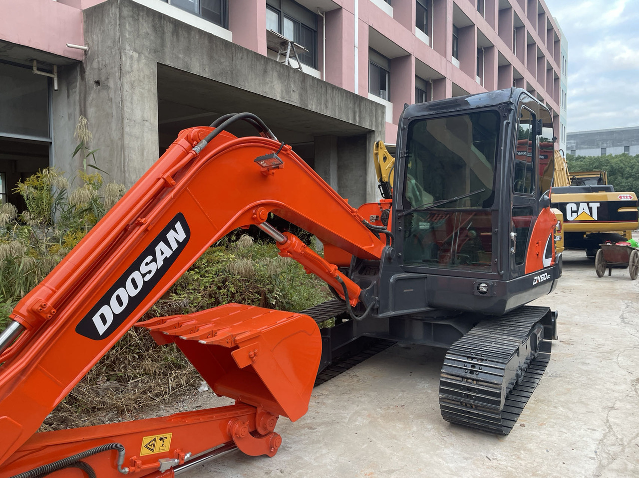 DOOSAN DX60-9C - 履带式挖掘机:图4 DOOSAN DX60-9C - 履带式挖掘机:图4