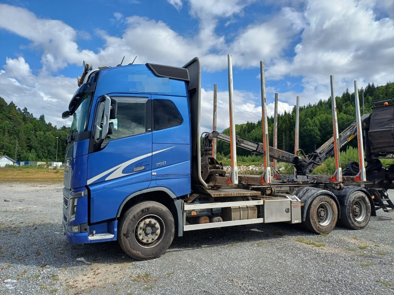 Volvo FH16 750 - 木材运输车, 起重车:图1 Volvo FH16 750 - 木材运输车, 起重车:图1
