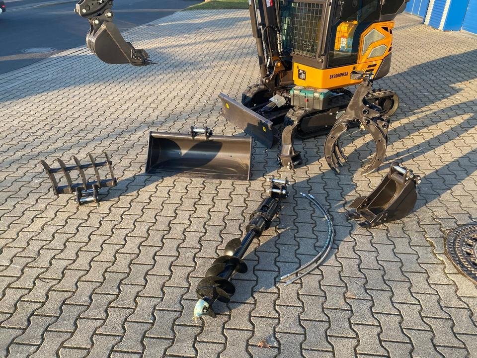 Minibagger BK2000NKSR inkl. Zubehörpaket *INKL.19% MWST*BERGER KRAUS*KUBOTA* KLIMA*SCHWENKARM*VERSTELLFAHRWERK* - 小型挖掘机:图3 Minibagger BK2000NKSR inkl. Zubehörpaket *INKL.19% MWST*BERGER KRAUS*KUBOTA* KLIMA*SCHWENKARM*VERSTELLFAHRWERK* - 小型挖掘机:图3