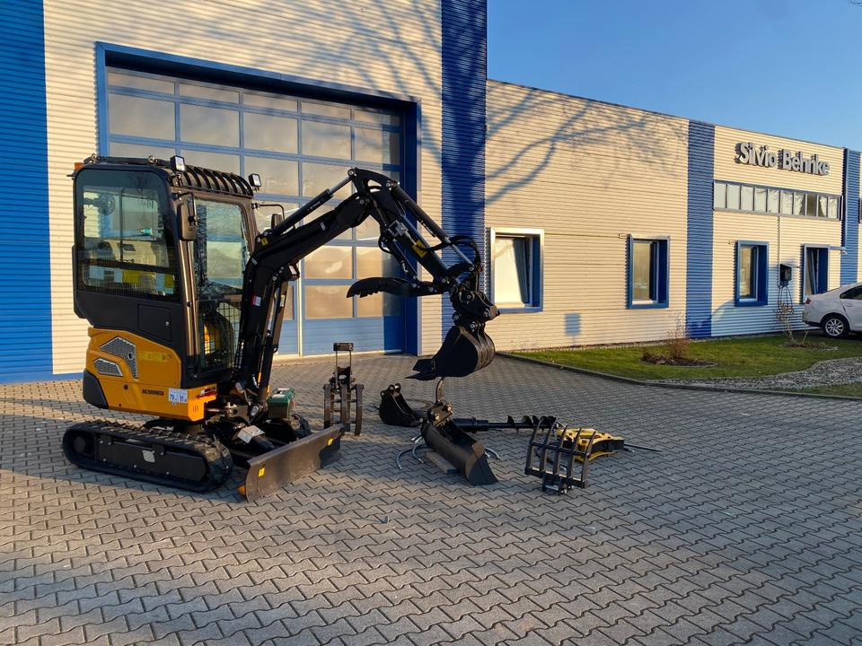 Minibagger BK2000NKSR inkl. Zubehörpaket *INKL.19% MWST*BERGER KRAUS*KUBOTA* KLIMA*SCHWENKARM*VERSTELLFAHRWERK* - 小型挖掘机:图5 Minibagger BK2000NKSR inkl. Zubehörpaket *INKL.19% MWST*BERGER KRAUS*KUBOTA* KLIMA*SCHWENKARM*VERSTELLFAHRWERK* - 小型挖掘机:图5