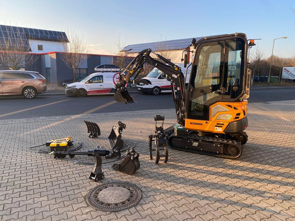 Minibagger BK2000NKSR inkl. Zubehörpaket *INKL.19% MWST*BERGER KRAUS*KUBOTA* KLIMA*SCHWENKARM*VERSTELLFAHRWERK* - 小型挖掘机:图4 Minibagger BK2000NKSR inkl. Zubehörpaket *INKL.19% MWST*BERGER KRAUS*KUBOTA* KLIMA*SCHWENKARM*VERSTELLFAHRWERK* - 小型挖掘机:图4