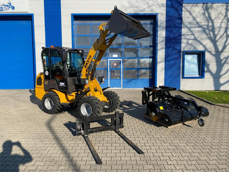 Radlader/Hoflader BK810 inkl. Kehrmaschinenpaket *INKL.19% MWST*BERGER KRAUS* KUBOTA*EURO*CE* - 紧凑型装载机:图1 Radlader/Hoflader BK810 inkl. Kehrmaschinenpaket *INKL.19% MWST*BERGER KRAUS* KUBOTA*EURO*CE* - 紧凑型装载机:图1