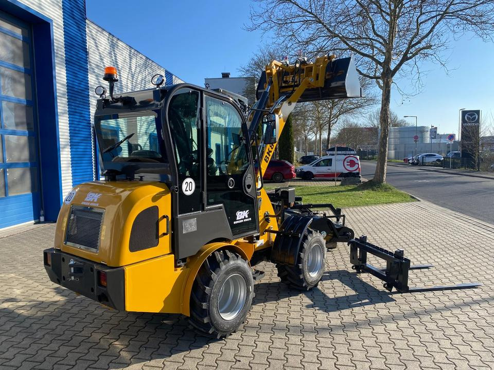 Radlader/Hoflader BK810 inkl. Kehrmaschinenpaket *INKL.19% MWST*BERGER KRAUS* KUBOTA*EURO*CE* - 紧凑型装载机:图5 Radlader/Hoflader BK810 inkl. Kehrmaschinenpaket *INKL.19% MWST*BERGER KRAUS* KUBOTA*EURO*CE* - 紧凑型装载机:图5