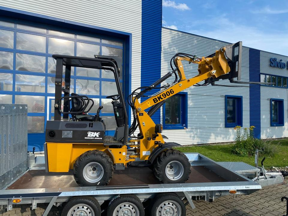 Radlader/Hoflader BK906 inkl. Tieflader und Gabel/Schaufelpaket *INKL.19% MWST*BERGER KRAUS*PERKINS*SOFORT!* - 紧凑型装载机, 全挂车:图5 Radlader/Hoflader BK906 inkl. Tieflader und Gabel/Schaufelpaket *INKL.19% MWST*BERGER KRAUS*PERKINS*SOFORT!* - 紧凑型装载机, 全挂车:图5