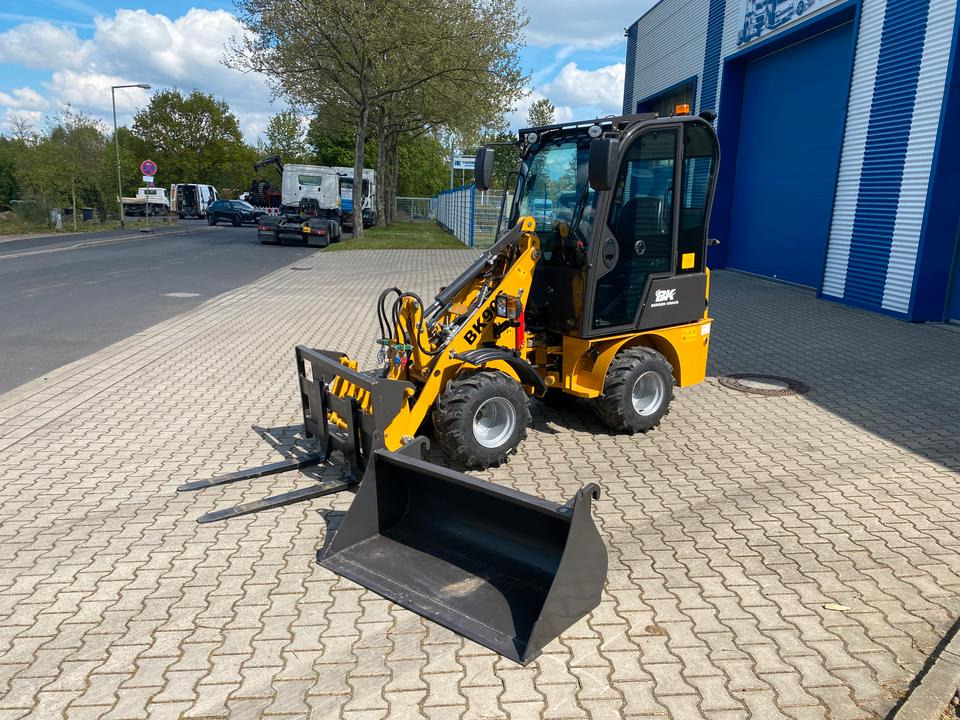 Radlader / Hoflader BK906 mit Kabine *INKL.19% MWST*PERKINS*BERGER KRAUS*GABELPAKET*CE*EURO* - 紧凑型装载机:图2 Radlader / Hoflader BK906 mit Kabine *INKL.19% MWST*PERKINS*BERGER KRAUS*GABELPAKET*CE*EURO* - 紧凑型装载机:图2