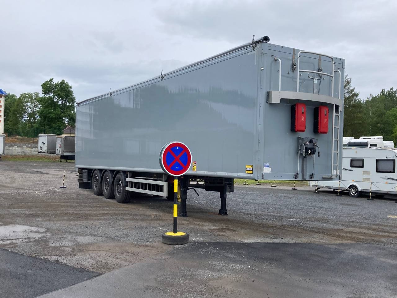 KRAKER CF-Z - 活动底半拖车:图1 KRAKER CF-Z - 活动底半拖车:图1