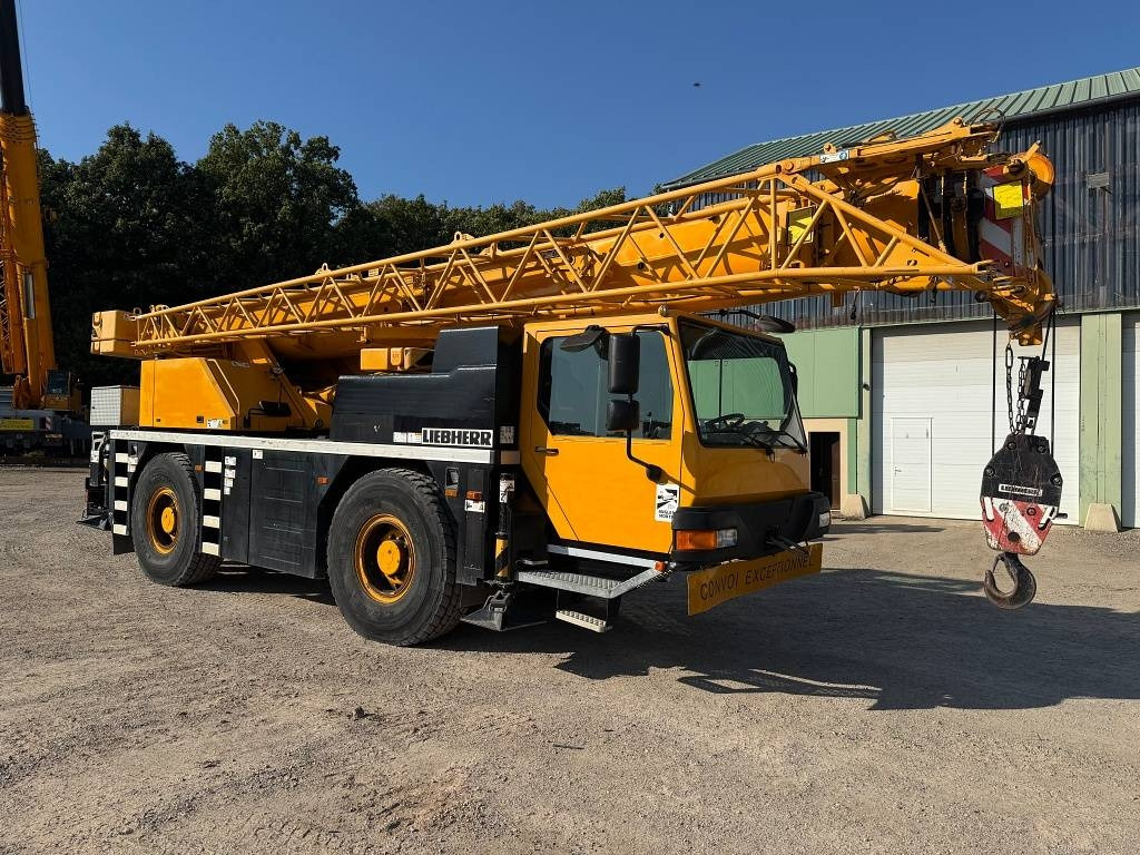Liebherr LTM 1030-2.1 - 移动式起重机:图1 Liebherr LTM 1030-2.1 - 移动式起重机:图1