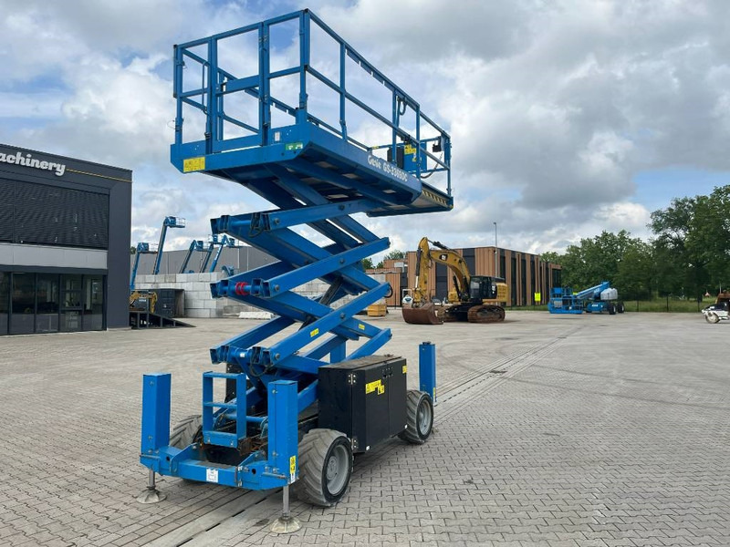 Genie GS 3369 DC - 剪式升降机:图3 Genie GS 3369 DC - 剪式升降机:图3