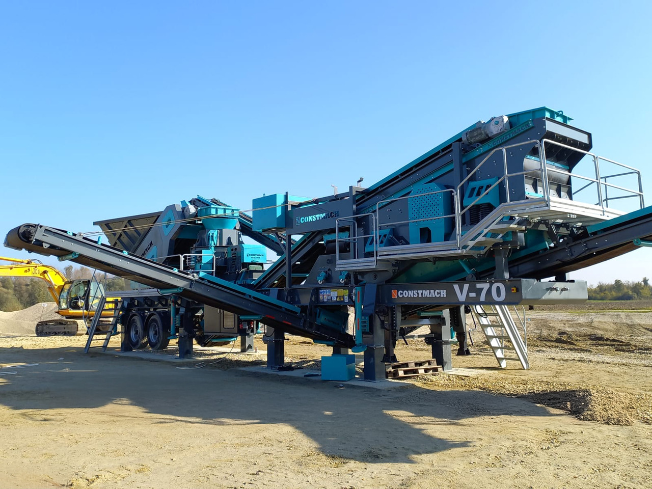 Constmach 200 T/H Capacity Vertical Shaft Mobile Crusher - 移动破碎机:图1 Constmach 200 T/H Capacity Vertical Shaft Mobile Crusher - 移动破碎机:图1