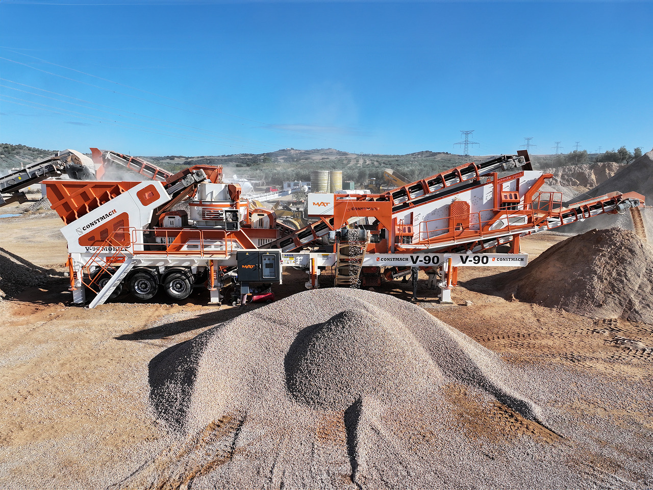 Constmach 250 T/H Capacity Mobile Vertical Shaft Impact Crusher - 移动破碎机:图2 Constmach 250 T/H Capacity Mobile Vertical Shaft Impact Crusher - 移动破碎机:图2