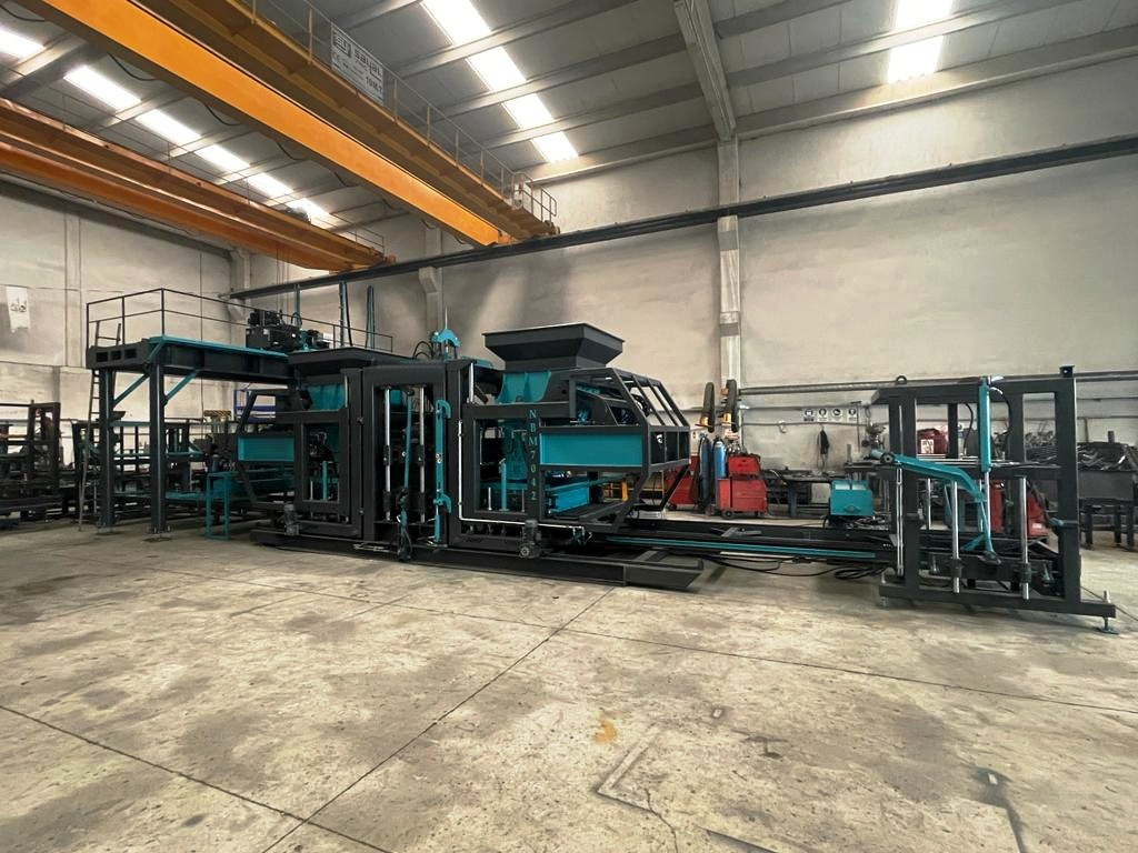 Constmach Bs-42 Maschine zur Brikettierung (Betonsteinfertigungsmaschine) - 砌块机:图1 Constmach Bs-42 Maschine zur Brikettierung (Betonsteinfertigungsmaschine) - 砌块机:图1