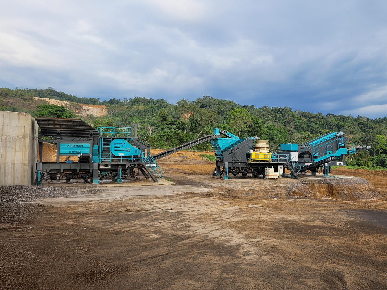 Constmach Mobile Jaw Crushing Plant With A Capacity Of 250 To 300 T/h - 移动破碎机:图2 Constmach Mobile Jaw Crushing Plant With A Capacity Of 250 To 300 T/h - 移动破碎机:图2