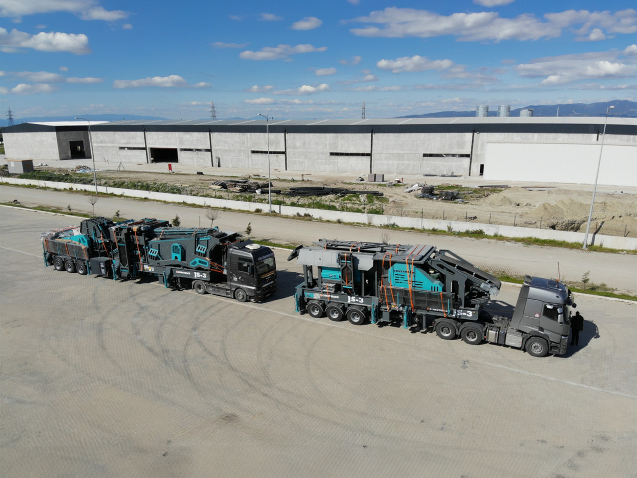 Constmach Mobile Stone Crushing Plant With Capacity Of 300 Tons - 移动破碎机:图1 Constmach Mobile Stone Crushing Plant With Capacity Of 300 Tons - 移动破碎机:图1