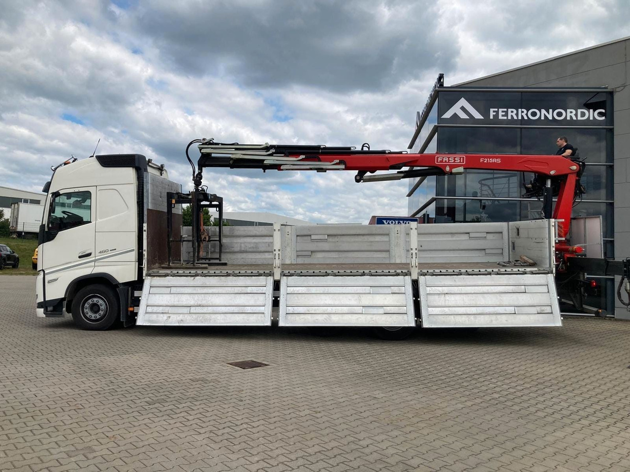 Volvo FH460 8x2 TRIDEM VLA&NLA gelenkt*FASSI F215AS.24 - 起重车:图3 Volvo FH460 8x2 TRIDEM VLA&NLA gelenkt*FASSI F215AS.24 - 起重车:图3