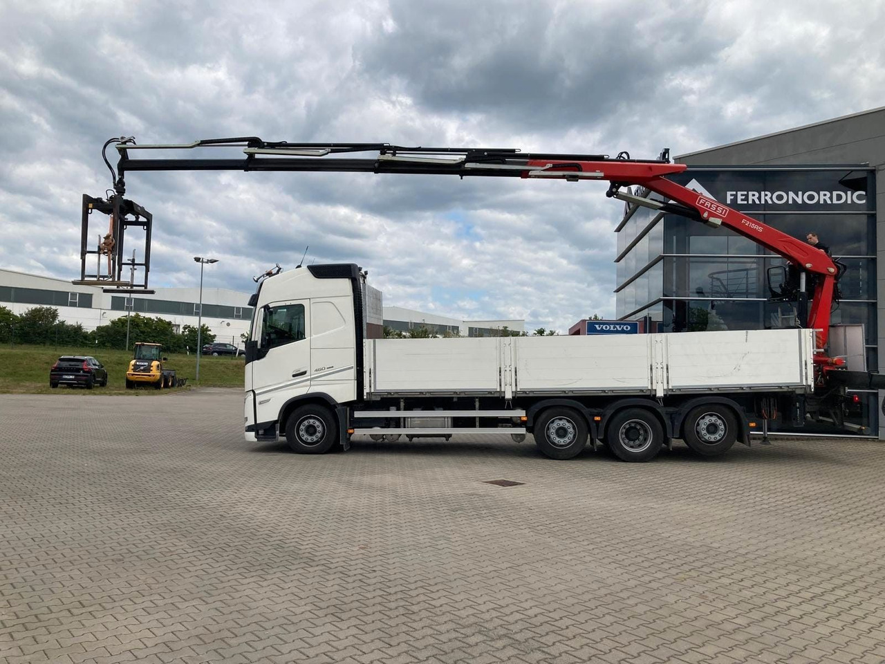 Volvo FH460 8x2 TRIDEM VLA&NLA gelenkt*FASSI F215AS.24 - 起重车:图1 Volvo FH460 8x2 TRIDEM VLA&NLA gelenkt*FASSI F215AS.24 - 起重车:图1